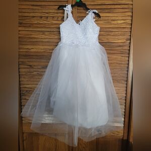 NEW Girls Elegant White Lace and Tulle Dress Flower Girl Size 6